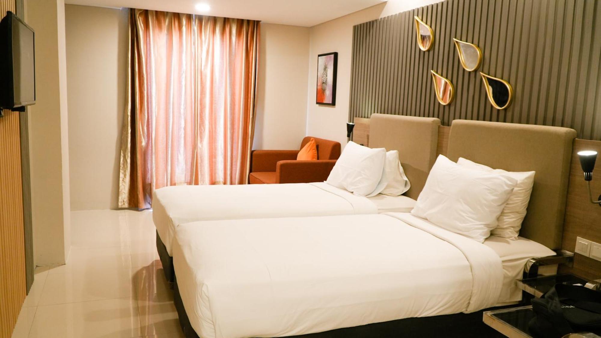 Verse Hotel Cirebon Exterior foto