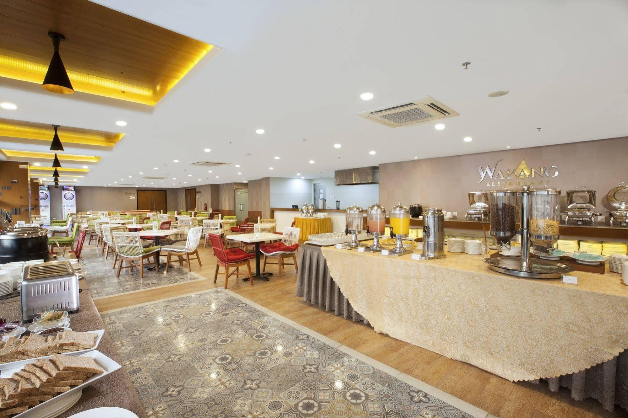 Verse Hotel Cirebon Exterior foto