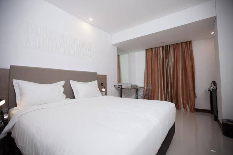 Verse Hotel Cirebon Exterior foto